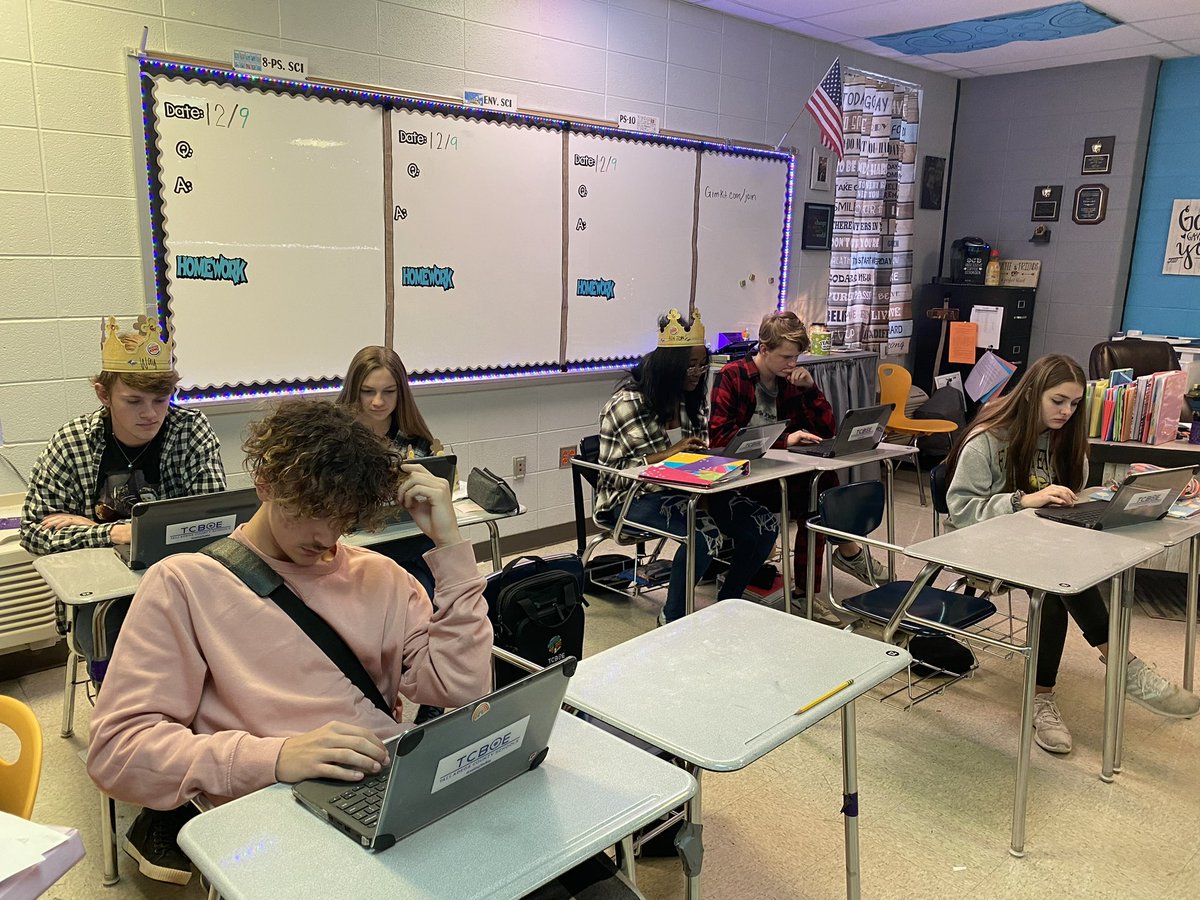 kwhiteFHS's tweet photo. Ss @TCBOE_FHS enjoying #csedweek2021 with @hourofcode https://t.co/zfyeNPhWD2
