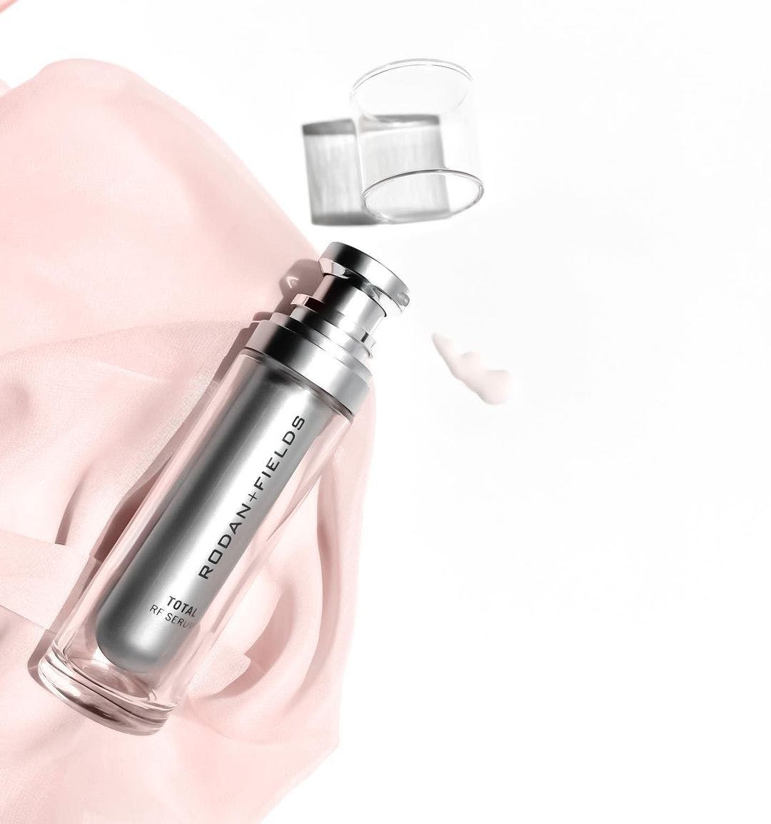 SusieSheftel's tweet photo. Our most comprehensive anti-aging serum features RF TriEnergy Complex that energizes millions of surface skin cells by 200% to address all key signs of skin aging. Such a great gift. Men love it too! 

https://t.co/lcQZrKgKn6 https://t.co/aok7UIZJHn