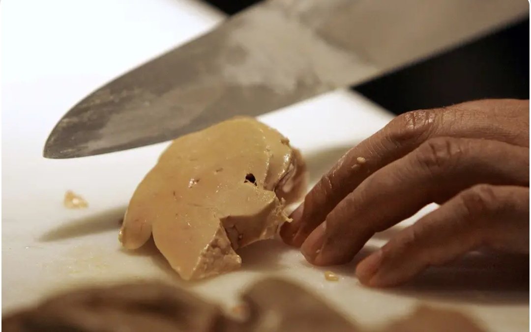 EuroToques1's tweet photo. En réaction à la décision de la mairie de Lyon d’interdire le foie gras de ses événements, 14 associations de restaurateurs ont signé un manifeste pour défendre la filière de ce « patrimoine culinaire et gastronomique » 
@ICLTB_France @BlogFoieGras
https://t.co/FlbaeCV8d1 https://t.co/IGimygCWhm