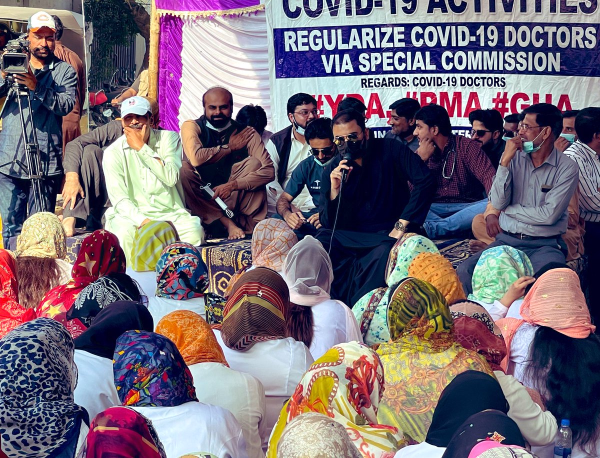 AbdulHameedMug2's tweet photo. We served when no one was willing to join their services.Being doctor we contributed maximum &amp; lost more then 100 health care workers during pandemic covid19.
hope chairman @BBhuttoZardari &amp; minister Adi @AzraPechuho will consider &amp; provide a way out.
#RegularizeCovidDoctorsSindh https://t.co/DhCnoUiTBb