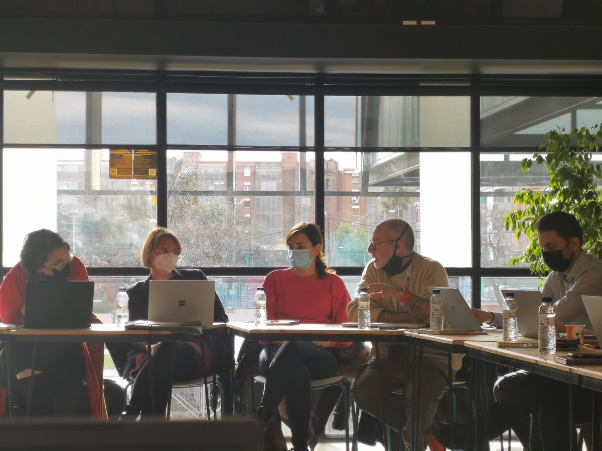 😊 Molt contentes d'acollir a Barcelona a les a les sòcies d'#SteamOnEdu al <a href="/CanodromBCN/">Canòdrom -Ateneu d'Innovació Digital i Democràtica</a>. ✨Uns dies per a treballar en els resultats del projecte que hem anat construint aquests mesos sobre educació #STEAM