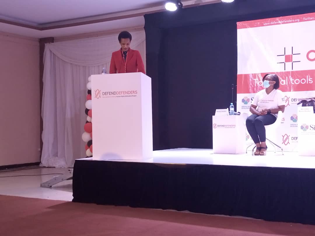 JourneyMediaUg's tweet photo. Closing Ceremony : #ClaimingSpaces2021 #ExiledHRDs
Uganda state minister for relief, disaster preparedness and refugees affairs Hon. Esther Davinia Anyakun, says government is working with partners to improve the lives of refugees living in uganda
#InternationalHumanRightsDay https://t.co/rZNPUMEwAv