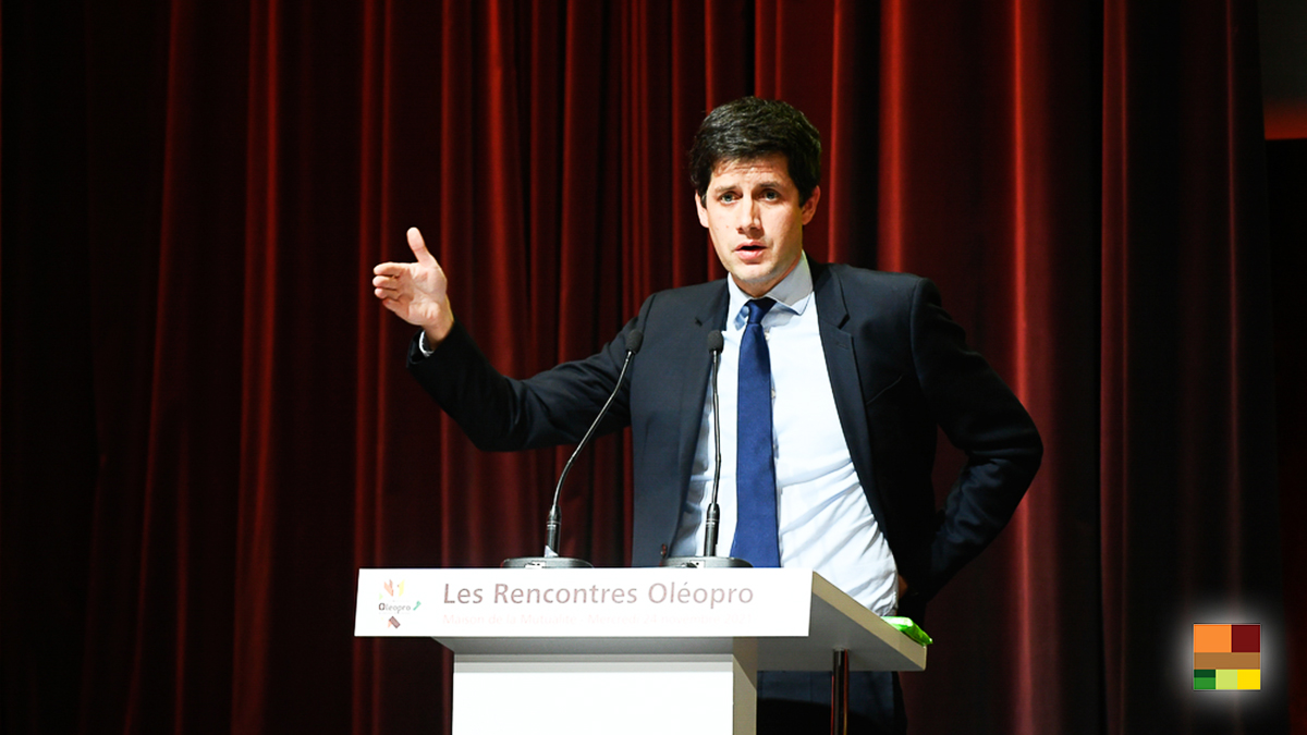 terresoleopro's tweet photo. #OleoPro2021 Les discours de clôture de :

🎙️ @rousseautrocy, Président d'@Avril Gestion et de @FopProducteurs
 
🎙️ @J_Denormandie, Ministre de l’#Agriculture et de l’#Alimentation (@Agri_Gouv)
 
➡️ https://t.co/jQBwLIb3Sj https://t.co/mcUgi4sQDX