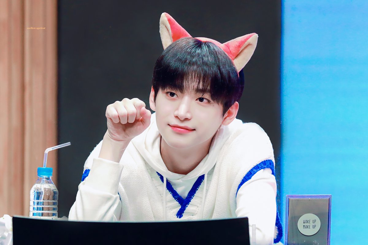 Mellowapricot_9's tweet photo. 📸
211204 유니버스 팬싸인회

닉모🦊🦊

#크래비티 #CRAVITY #정모 #구정모 #jungmo 
#정모���_잘생겼다 https://t.co/B3ajNKwvA5