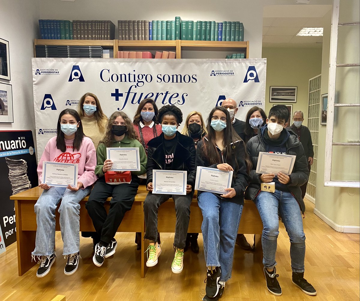 🇪🇺 ¡Enhorabuena a los ganadores del Concurso "Conoce y comparte el Pilar europeo de derechos sociales"!

➡️ Organizado por <a href="/aperiodistasalc/">Asociación de Periodistas de la Provincia Alicante</a> con la colaboración de <a href="/EnergySistem/">Energy Sistem</a>

👏👏 Excelentes microvídeos, relatos y pódcast de los participantes

<a href="/EU_Social/">EU Social 🇪🇺</a> <a href="/ComisionEuropea/">Comisión Europea en España</a>