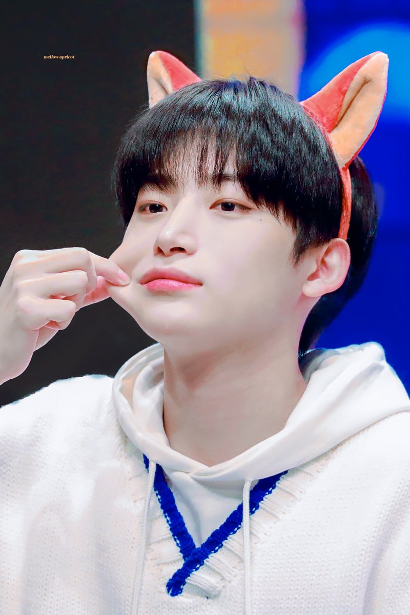 Mellowapricot_9's tweet photo. 📸
211204 유니버스 팬싸인회

닉모🦊🦊

#크래비티 #CRAVITY #정모 #구정모 #jungmo 
#정모���_잘생겼다 https://t.co/B3ajNKwvA5