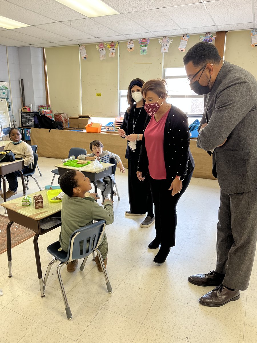 EastRamapoCSD's tweet photo. During this week's Learning Walk, Principal Ortiz escorted Supt Dr. Ellis through the many colorful hallways &amp; classrooms in Hempstead Elementary. These regular visits help leadership better support our amazing #EastRamapo schools. #ResilientTogether #FridayVibes https://t.co/kA9bSEyE4d