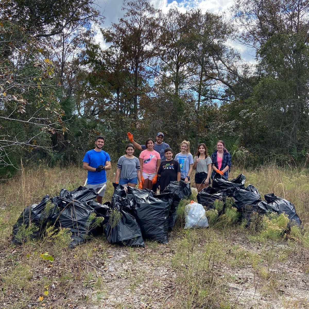 KeepFLBeautiful's tweet photo. #Repost from @KeepPascoBu2ful! They partnered with The Clean Lands Project &amp; in just three hours 8 volunteers cleaned up 1,000 lbs of trash near a local waterway. We love to see groups working together to #keepflbeautiful! 
📸: @KeepPascoBu2ful
#keepflbeautiful #volunteer https://t.co/5z3wBEGtoo