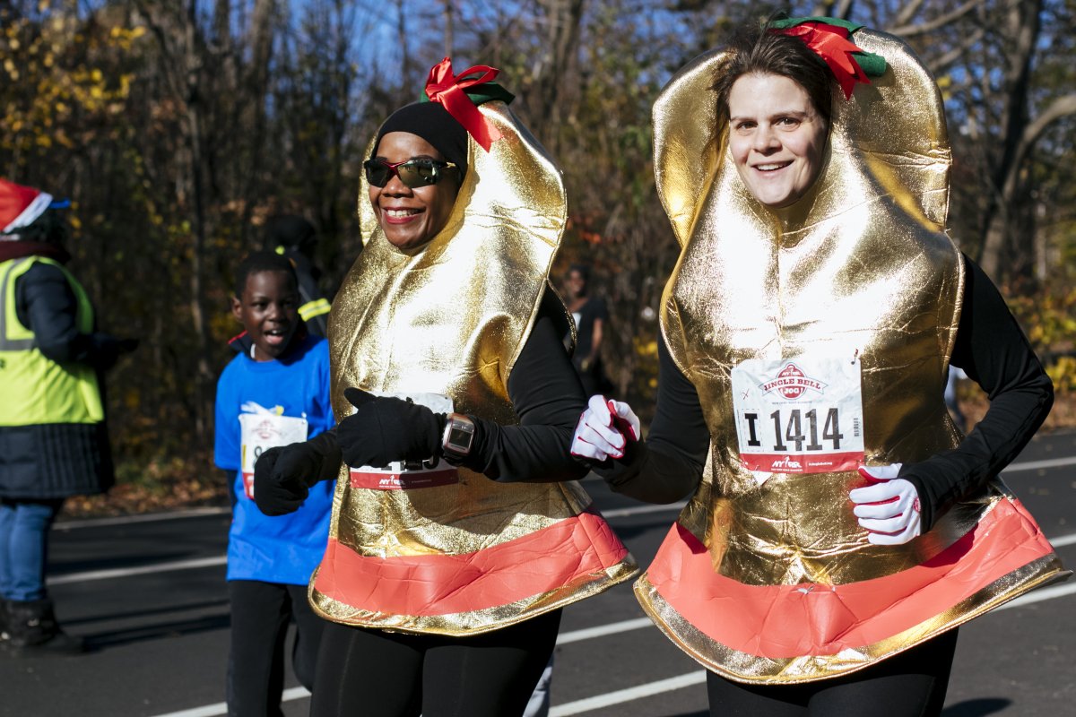 nyrr's tweet photo. No matter how you celebrate the holidays, your participation in the #NYRRFrosty5K will deliver the #GiftOfRunning to our Rising New York Road Runners this winter season.
Register now to run and your entry fees will support the next generation of runners: https://t.co/MrdQWzNufA https://t.co/SIOlGfwMWX