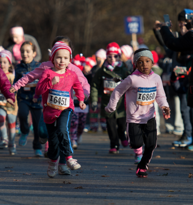 nyrr's tweet photo. No matter how you celebrate the holidays, your participation in the #NYRRFrosty5K will deliver the #GiftOfRunning to our Rising New York Road Runners this winter season.
Register now to run and your entry fees will support the next generation of runners: https://t.co/MrdQWzNufA https://t.co/SIOlGfwMWX