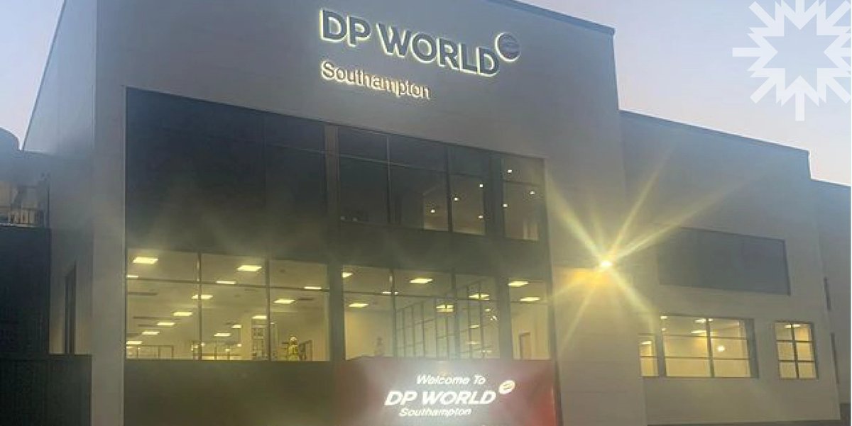 ASTRASIGNS's tweet image. High level fascia sign to kingspan cladding for @DPWorldUK 

#dpworld #highlevelsigns #fasciasign #astrasigns