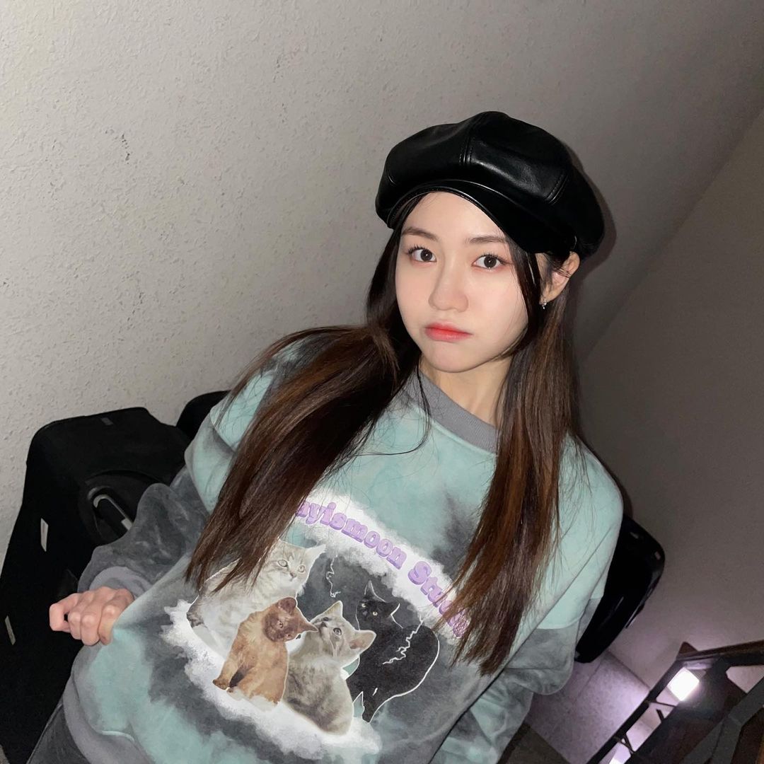 RCPC___Dahyun's tweet photo. [#다木적]
다̆̈현이의 목̆̈요일을 적̆̈어보자
🐱😸😽😼😻

#로켓펀치 #Rocketpunch #다현 #dahyun #현클로젯 #ootd https://t.co/D4hsSl4WZY