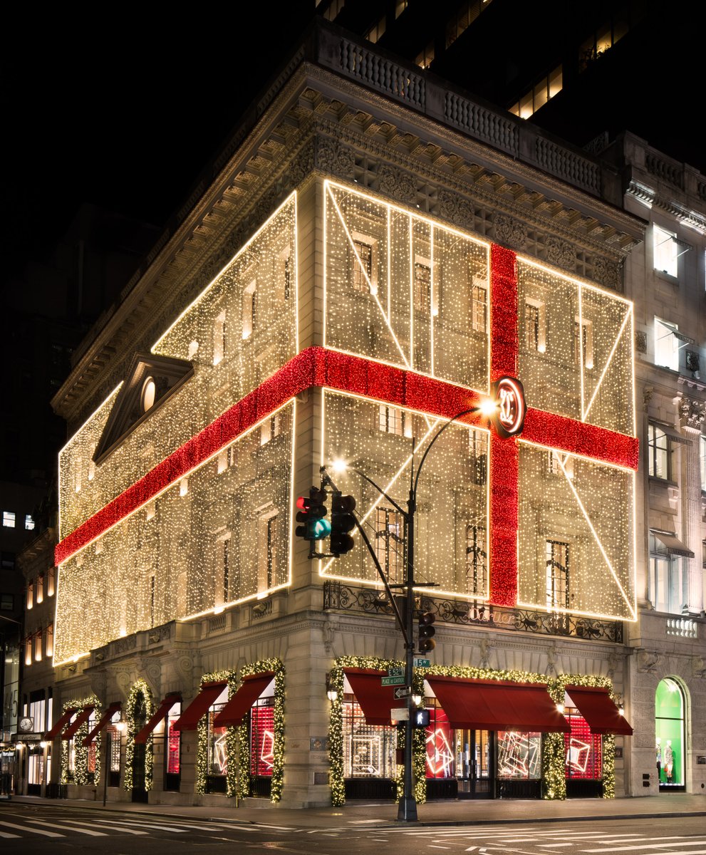 artandcarpentry's tweet photo. Mansion Holiday windows display 2021
@artandcarpentryny manufacture + installed.
#cartier #cartierwindows
 #iconic#carpentry #2021 #produced #execution #fifthavenue 
#installation #visualart #craftsmanship #holidaydecorations #led #luxury 
#newyork https://t.co/2Cu9hG4TXZ