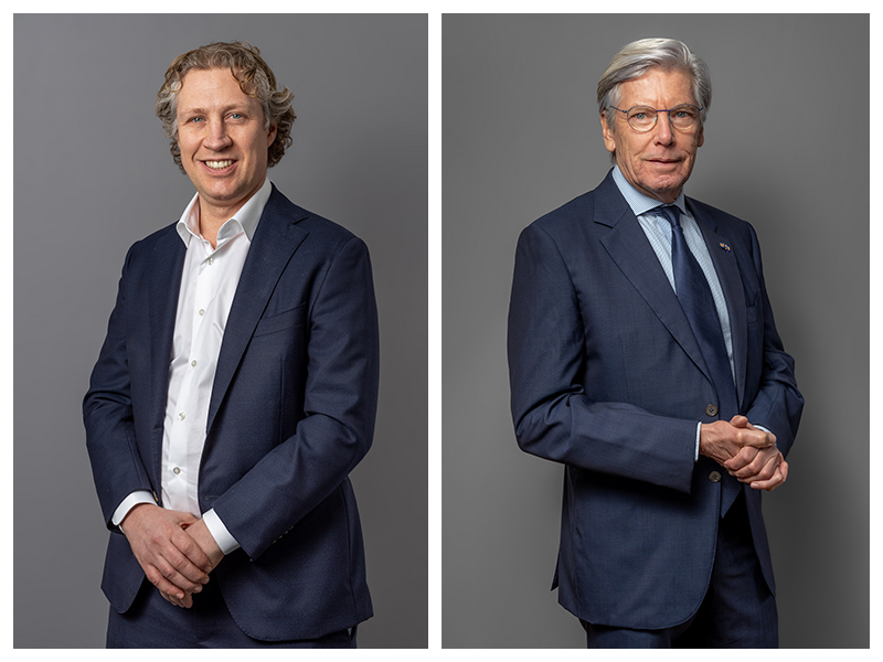 KNMTnieuws's tweet photo. Onze bestuurders Henk Donker (rechts) en Jan Willem Vaartjes zijn net op de laatste ledenvergadering waarop ze als bestuurder actief waren onderscheiden met de KNMT-penning. Ze stoppen officieel per 1 januari 2022. https://t.co/2nrFXRg246 https://t.co/SA1i7tO8sD