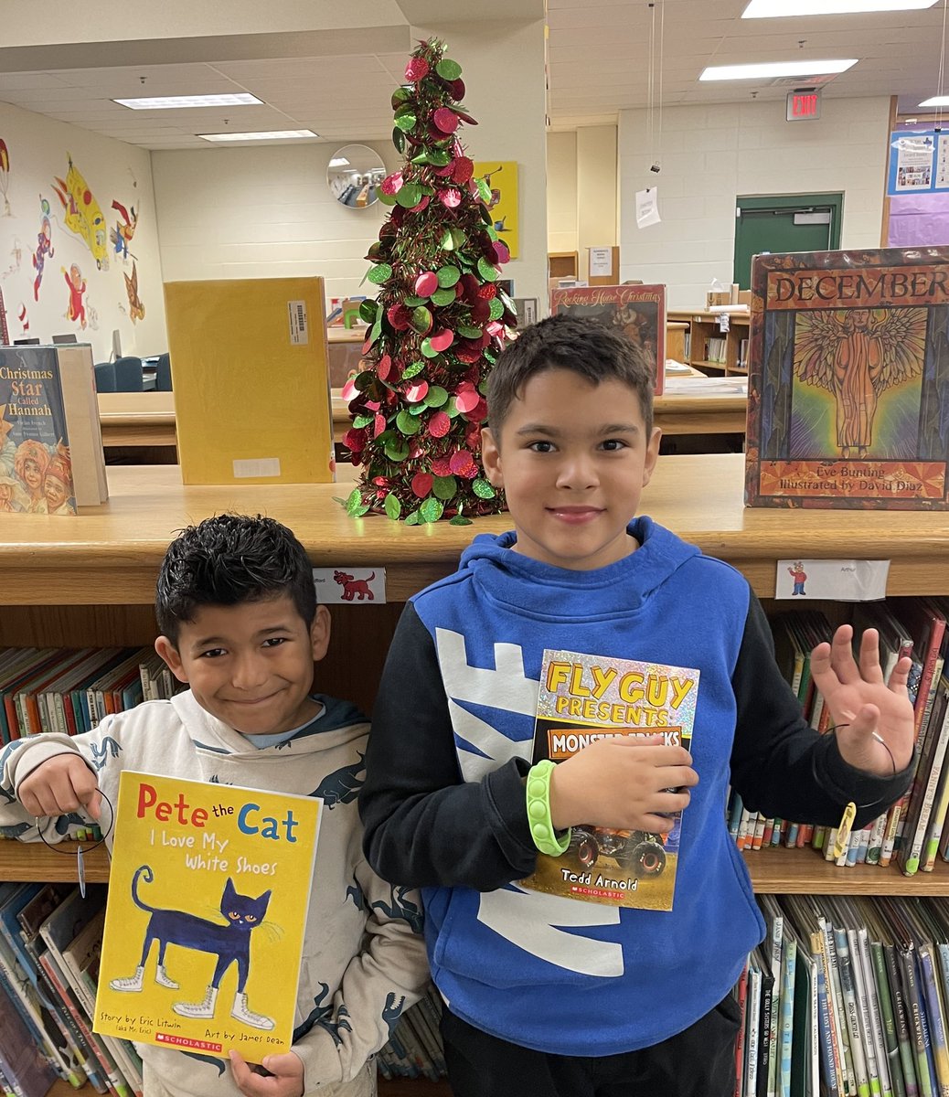 laurenbpish's tweet photo. On the 6th Day of Christmas 🎄my Librarian 📚 gave to me 🎁….Congratulations Ryder and Jeremiah! Their teachers rave about their good behavior and eagerness to learn!! @WeinertES @SeguinISD @MatsRead #12DaysofReading #SeguinReads #1Heart1Seguin https://t.co/ExOPSP4MqQ
