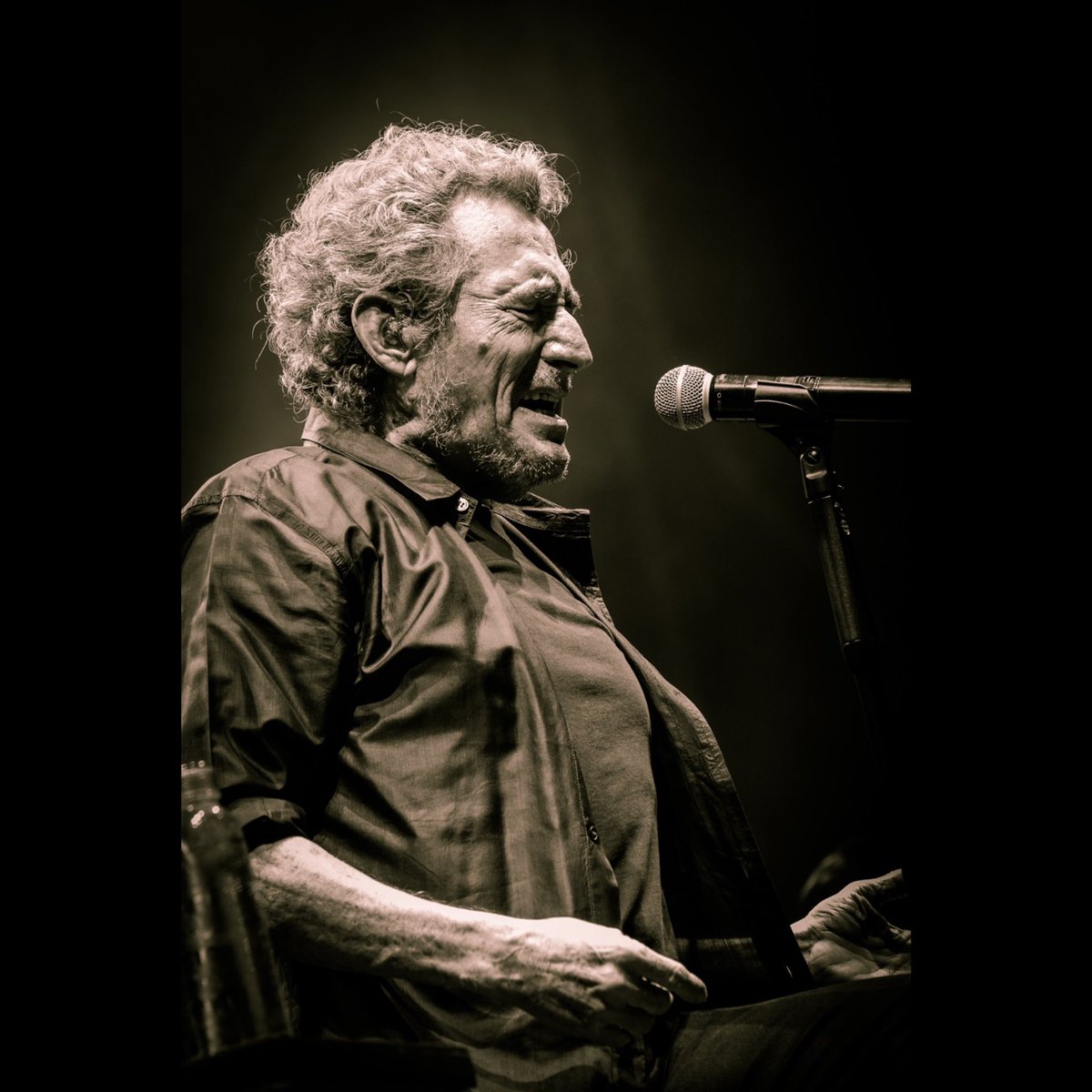mrios's tweet photo. El álbum “Un largo tiempo” (edición extra”) se ha agotado en menos de una semana tras su lanzamiento. GRACIAS A TODOS.
#MiguelRíos #UnLargoTiempo #Maruzzella https://t.co/7bxBw9Xc1t