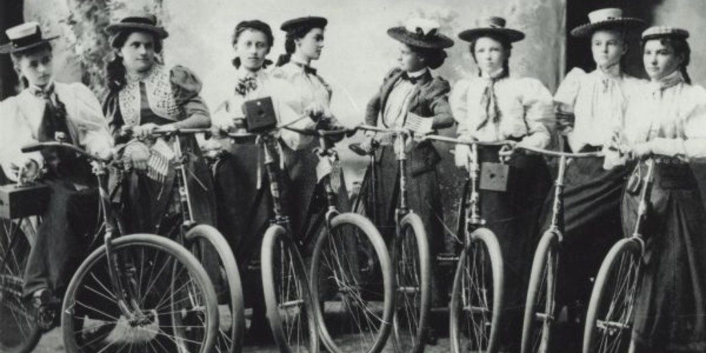 reillytitanium's tweet photo. Do we need women-specific bikes?
https://t.co/HgBQcJFVkR
#girlsonbikes #GetYourLegOver #MadeInBrighton #CyclingForAll #CyclingBloomers #ReillyGradient #ReillySpecter https://t.co/sZwURzWnPt