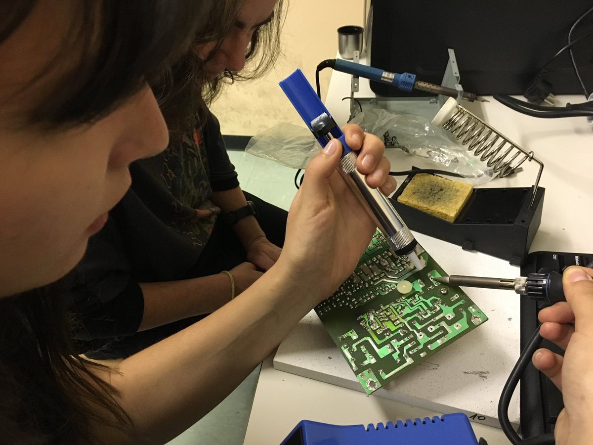 archivetro's tweet photo. La motivazione viene dall’esperienza.
M. Schmutz

Il #10dicembre 2015 nasce il #FabLabArt #CPIA4 #Roma
ambiente di apprendimento legato a:
#innovazione #creatività #cultura #tech #arte e fabbricazione digitale.
#rete palestre #phyrtual @fmdigitale

Corsi #workshop laboratori #PON https://t.co/XUkIqlolGt