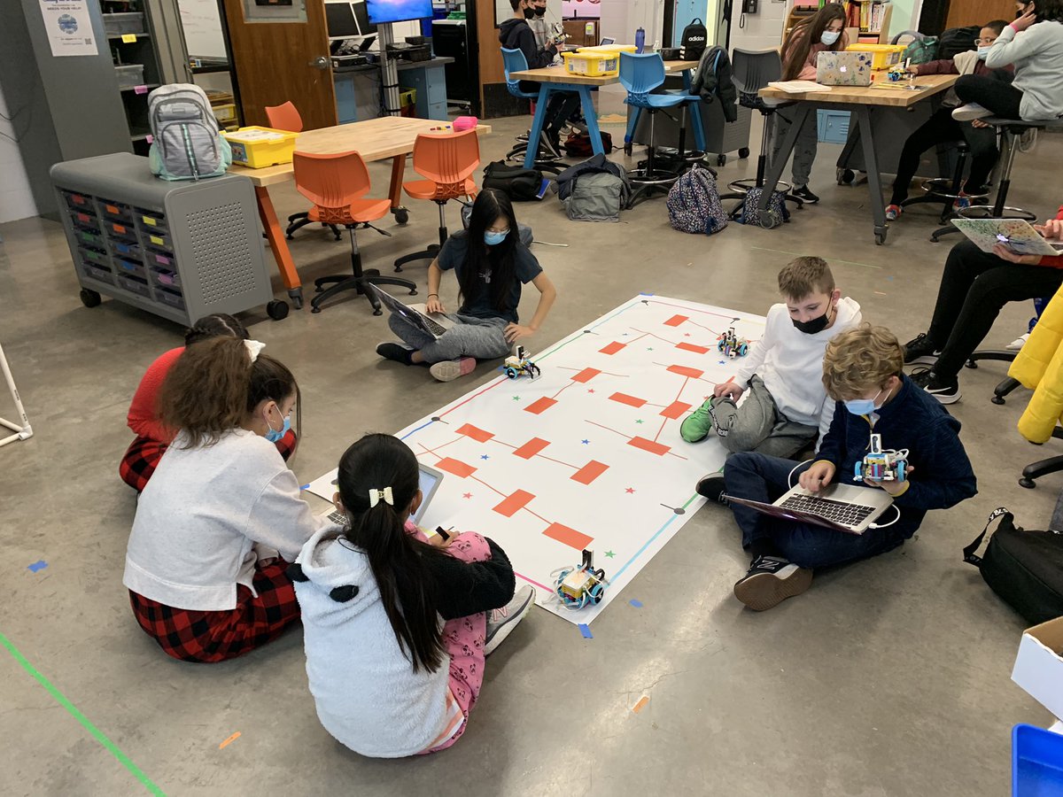 SteamRosa's tweet photo. A new group of 7th graders starting to learn how to program their Lego SPIKE robots. #wearemcgee #lego #steam https://t.co/mTDKHkYkdl