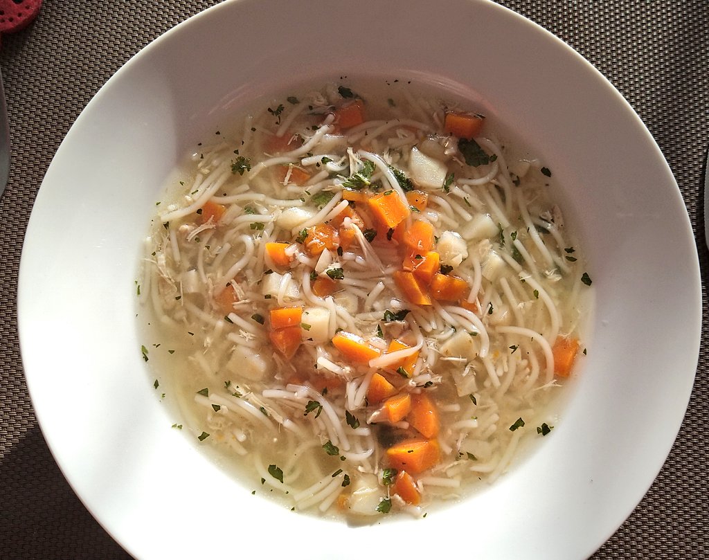 BakingCooking's tweet image. Homemade slow cooked chicken broth Soooo #delicious on a cold day 👩🏻‍🍳🍜🍵🥕🍗❄️⛄🌿 #homemade #Cooking #homecooking #FridayVibes #lunch #Lunchtime #soup #broth #comfortfood #Food #FoodFriday #Foodie #chickensoup #yummy #freezing #Weather