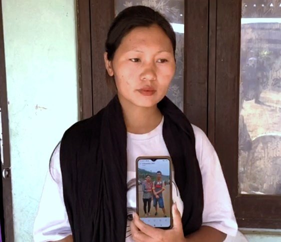Nagaland killings: Victim’s pregnant wife asks Army to return her child’s father. Thirty-year-old Eli Konyak is expecting her first child. She is five months pregnant.

<a href="/EastMojo/">EastMojo</a> 
Read full text: eastmojo.com/nagaland/2021/…