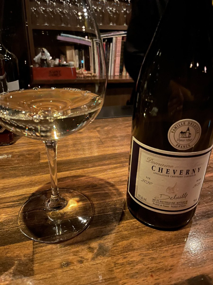 miya_wasabi's tweet photo. 週末の始まりをワインとリンゴのコンポート（お通し）で💫
J’ai commencé le week-end avec les vins🍷

#cheverny
#mareil 
#gigondas https://t.co/O1nwQUB33v