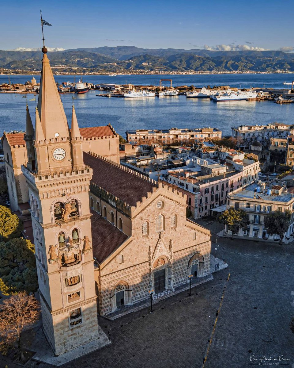 Italia's tweet photo. Lo splendido Duomo normanno di Messina!
Lo sapevate? Il campanile contiene il più grande e complesso orologio meccanico e astronomico del mondo! #treasureitaly #Sicilia
@VisitSicilyOP
📸 instagram @ pioandreaperi https://t.co/vHedSQtYeh