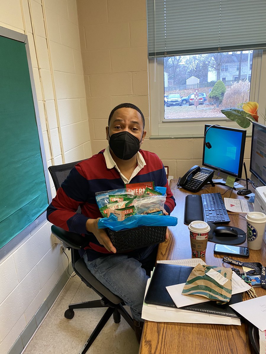 BMESPrincipal's tweet photo. Happy Birthday to the BEST assistant principal EVER, Troy Clarke!!! #bestAPever #goodguy #myrighthandman #burntmillsstrong💙 https://t.co/dT4qXlOdWn