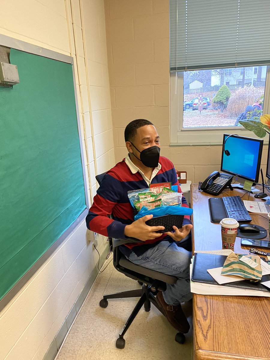 BMESPrincipal's tweet photo. Happy Birthday to the BEST assistant principal EVER, Troy Clarke!!! #bestAPever #goodguy #myrighthandman #burntmillsstrong💙 https://t.co/dT4qXlOdWn