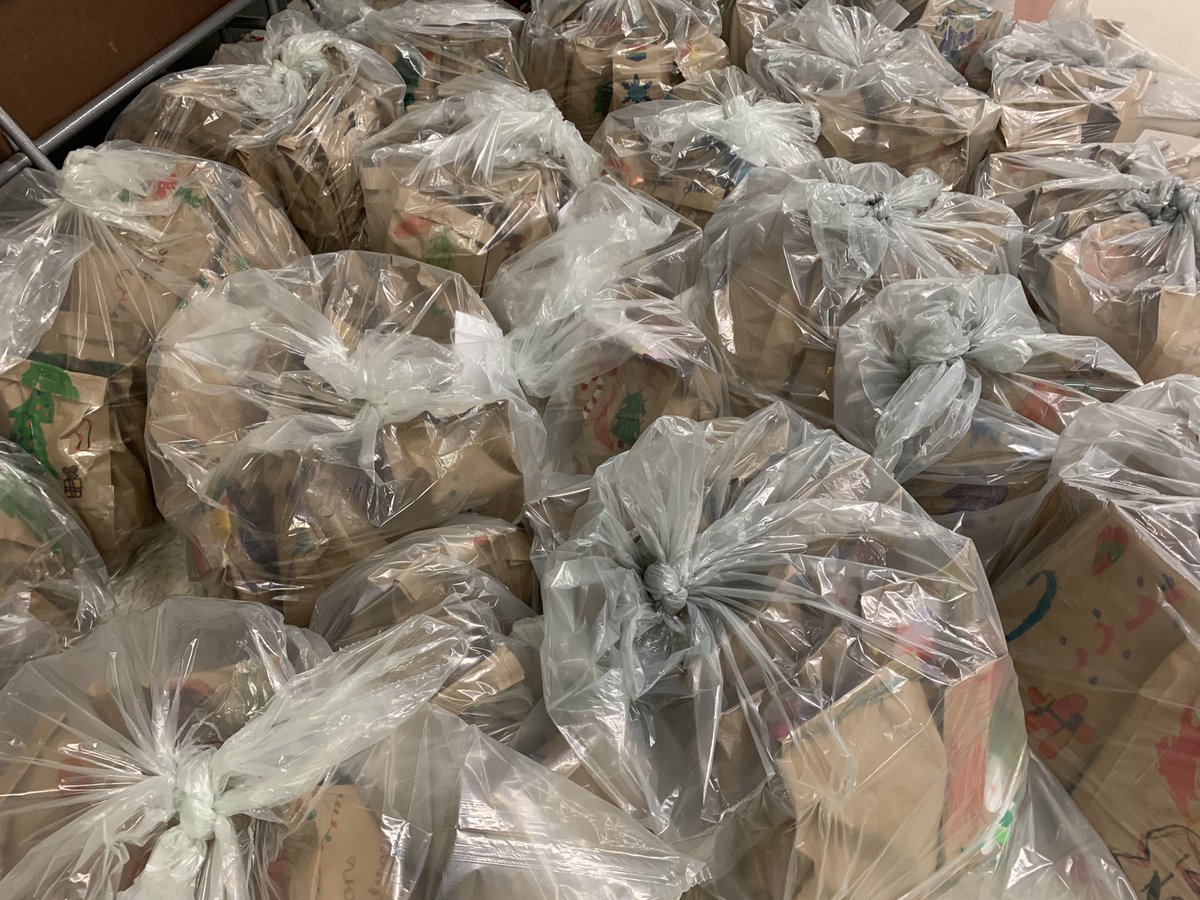 cranston_school's tweet photo. Our Families Helping Families initiative is once again a HUGE success! Beautifully decorated gift bags are heading out to needy CBE students today! Thank you for ALL your contributions! #wearecbe https://t.co/J0A4U18zqu