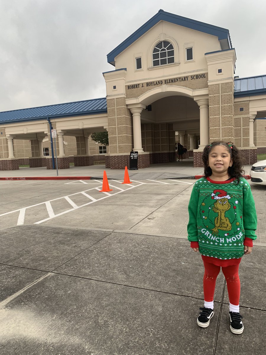 leida15lizardi's tweet photo. @SpringISD #SpringISDUglySweaters @HoylandES https://t.co/2zt50GzhEE