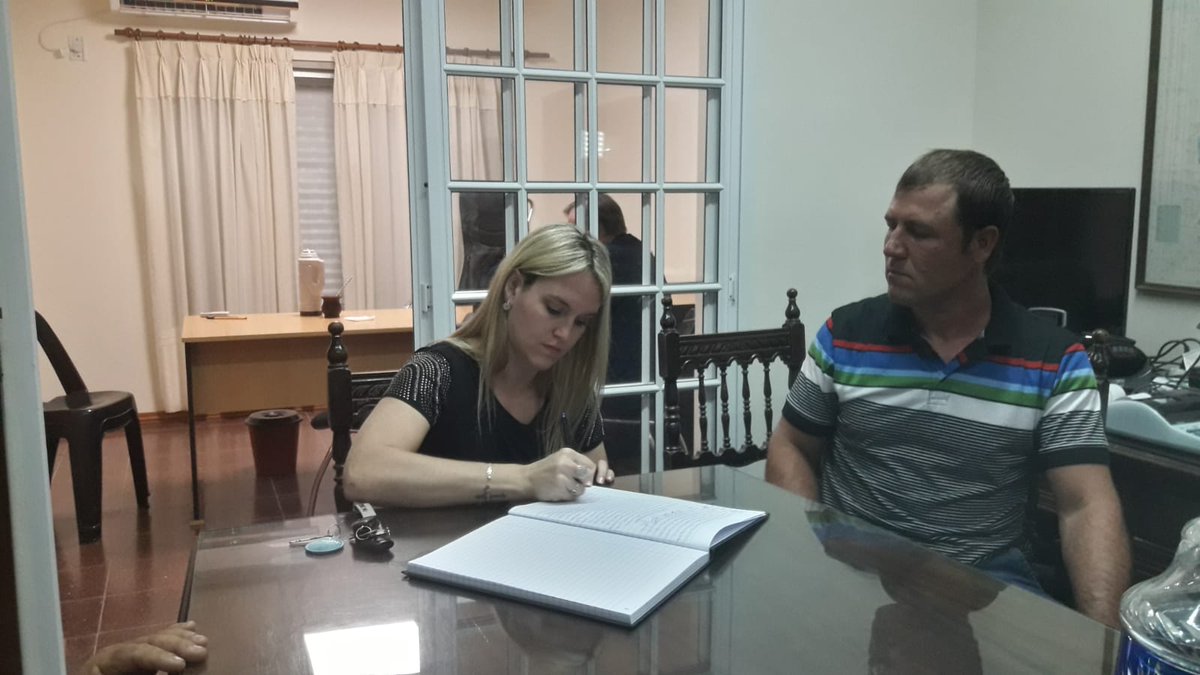 felipemichlig's tweet photo. Hoy asumió #Dianela como #PresidenteComunal de #Ambrosetti. La primera mujer que llega a ese cargo en 130 años desde la fundación. Orgulloso y feliz por el compromiso de todo el nuevo grupo de gobierno. Siempre estaremos acompañando y dando lo mejor para nuestro querido pueblo. https://t.co/6vEC0vhFw3