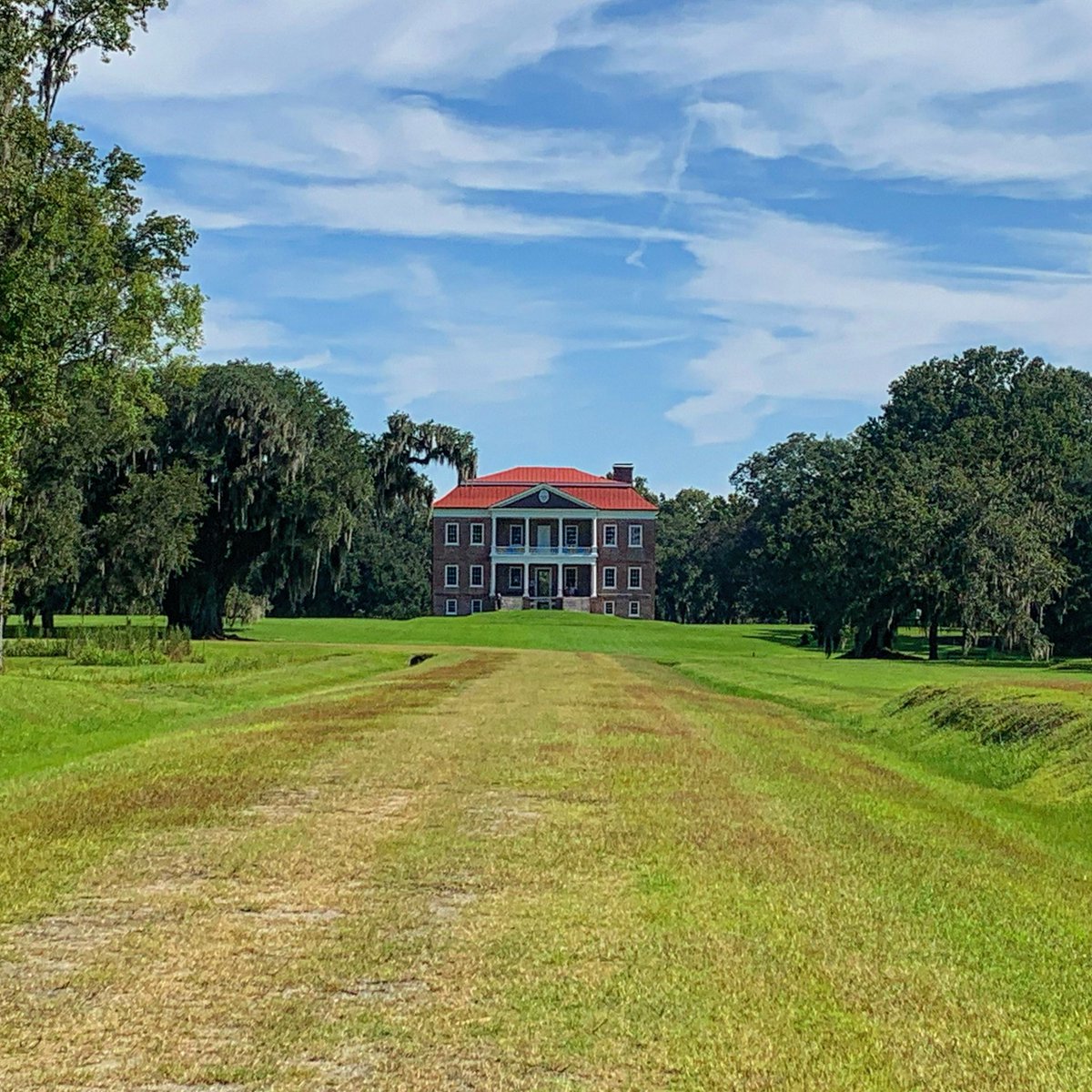 draytonhall's tweet photo. Do you have your tickets to visit Drayton Hall over the holidays? It’s time! Get them now: https://t.co/UUxrryCVHQ #chs https://t.co/IDKgUYZnWV