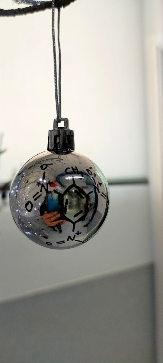 IcytSc's tweet photo. Aunque no todas las bolas navideñas son "estándar" 😎🧪🧪 https://t.co/1Xc4zRVUTq
