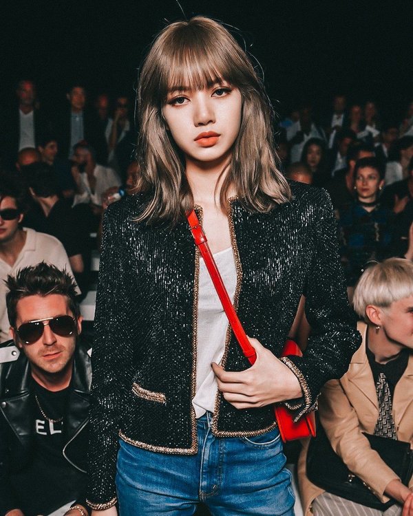I came here to drop some money, dropping all my money
I vote #MAMAVOTE #lisa