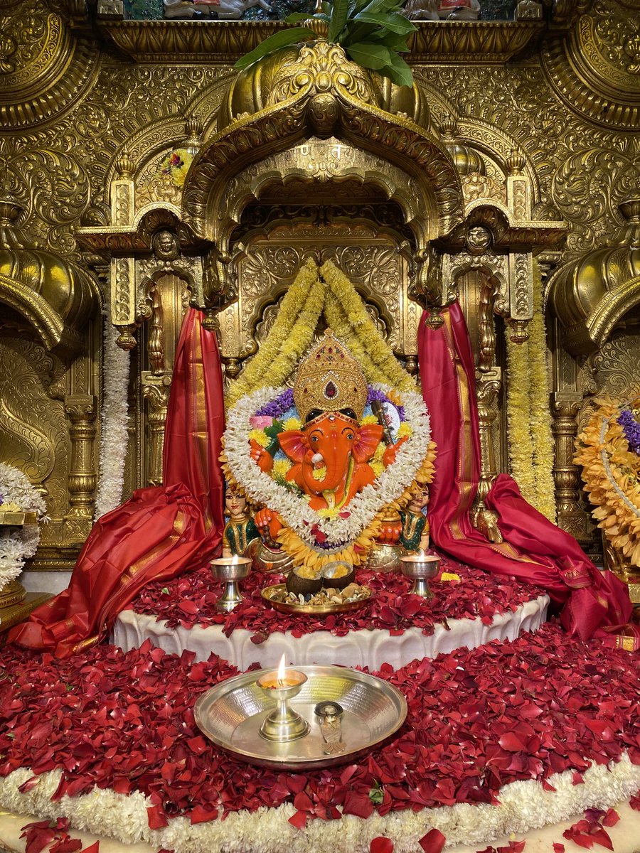 SVTMumbai's tweet photo. 🙏गणपती बाप्पा मोरया 🌺मंगलमूर्ती मोरय�� 🙏१०/१२/२०२१ https://t.co/LtyGzBR4nR