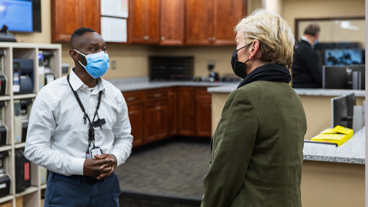 CEGCleanEnergy's tweet photo. We were honored to welcome @SecGranholm at our Braidwood Generating Station yesterday. Plant employees highlighted the economic &amp; environmental benefits of #nuclear and investing in clean energy to combat #climate change. https://t.co/5YDq02FfXi https://t.co/UvUzcUpivL