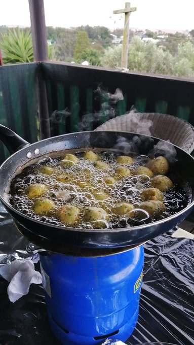 This is how Jewish bois braai #gefiltefish its not too late to celebrate Hannukah if everyone's celebrating<a href="/tag/gefiltefish"class="tags">#gefiltefish</a>