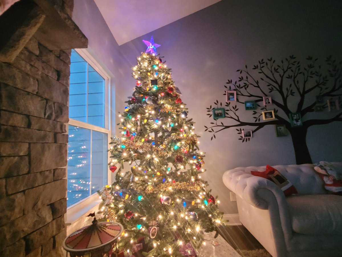 We are nearing the end of our 12 Days of Counterpart Christmas! Today is day 10 and we wanted to share photos that remind us of the holidays 😊☃🎄