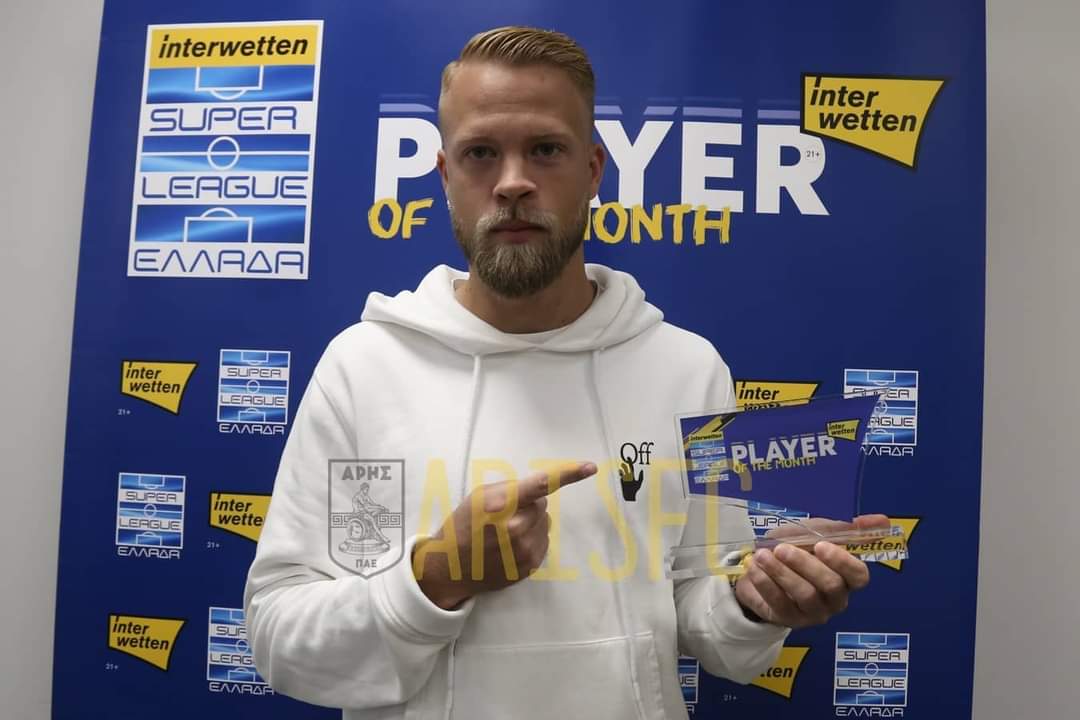 ARIS__FC's tweet photo. 📸: Η βράβευση του Daniel Sundgren ως «Interwetten Player» του Οκτωβρίου...
💛🖤🏟⚽️🇸🇪🏆👏💪
#ARISFC #slgr #Interwetten #October #Sundgren #ARISFamily https://t.co/wenIdh4NBl