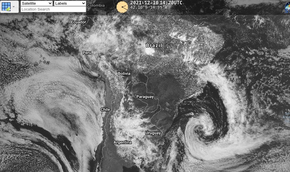 BandaSperling's tweet photo. Na imagem de satélite GOES-16, no canal visível, destaca-se a presença de uma depressão subtropical na costa leste do Sul/Sudeste brasileiro. Conforme projeções do NOAA a depressão evolui para uma tempestade subtropical sábado 00Z e um ciclone subtropical no domingo 00Z. https://t.co/ClKIBKUOIu