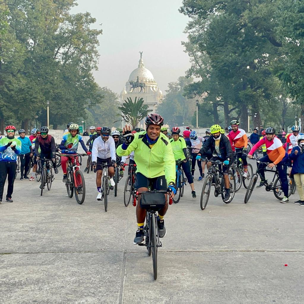 TechMJosh's tweet photo. Best Wishes to our TechMighty Pramod Das from @tech_mahindra Kolkata who is on a mission to promote &amp; create awareness on Cycling through his Golden Quadrilateral of India attempt, covering 6100KMs in 13 states &amp; 1 UT. Pramod received a warm welcome in Delhi by our TechM NCR Team https://t.co/ju0SJ2yROa