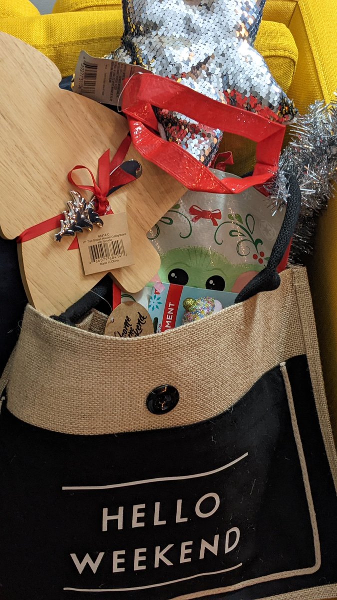 Who doesn't love shopping?
Such a fun time picking out a few things at the <a href="/JoeWalkerES/">Joe Walker ES</a> Holiday Store
Thanks to the JW PTO and <a href="/CurtisPharmacy/">Curtis Pharmacy</a> for making the Holiday season magical🎅🌲❄️
#holidays #Christmas #santasworkshop #holidayseason