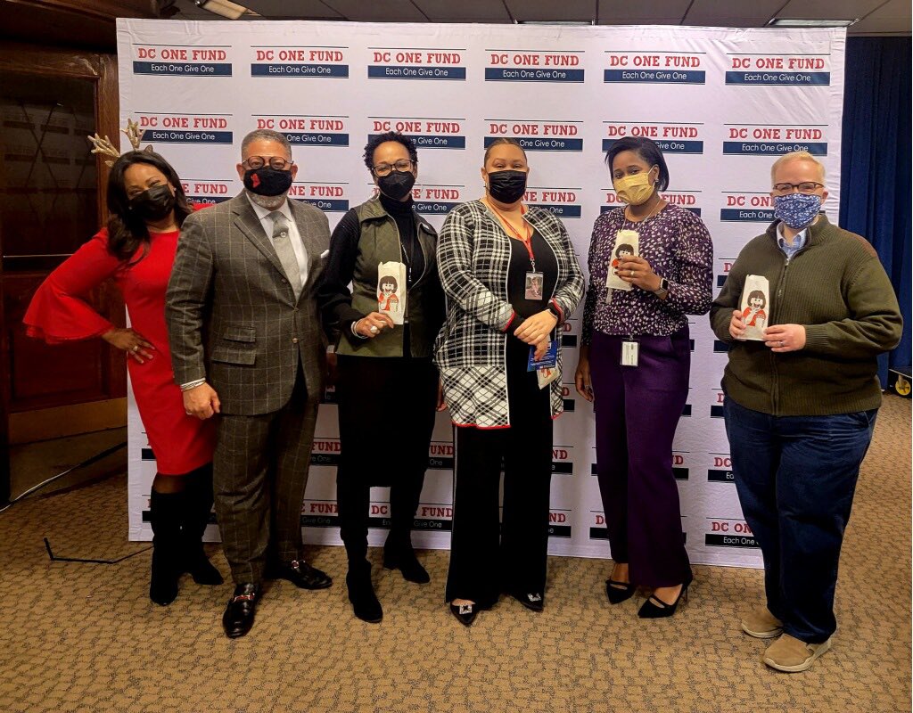 DCONEFUND's tweet photo. ‘Tis the season of giving! Thank you to our amazing colleagues in the Executive Office of the Mayor who stopped by EOM’s Popcorn “Pop-Up” in support of the #DCOneFund! There is still time to give to the 2021 Campaign! Visit https://t.co/cfEEwTDtFY today! #EachOneGiveOne ⭐️ https://t.co/mDP2B9Hho8