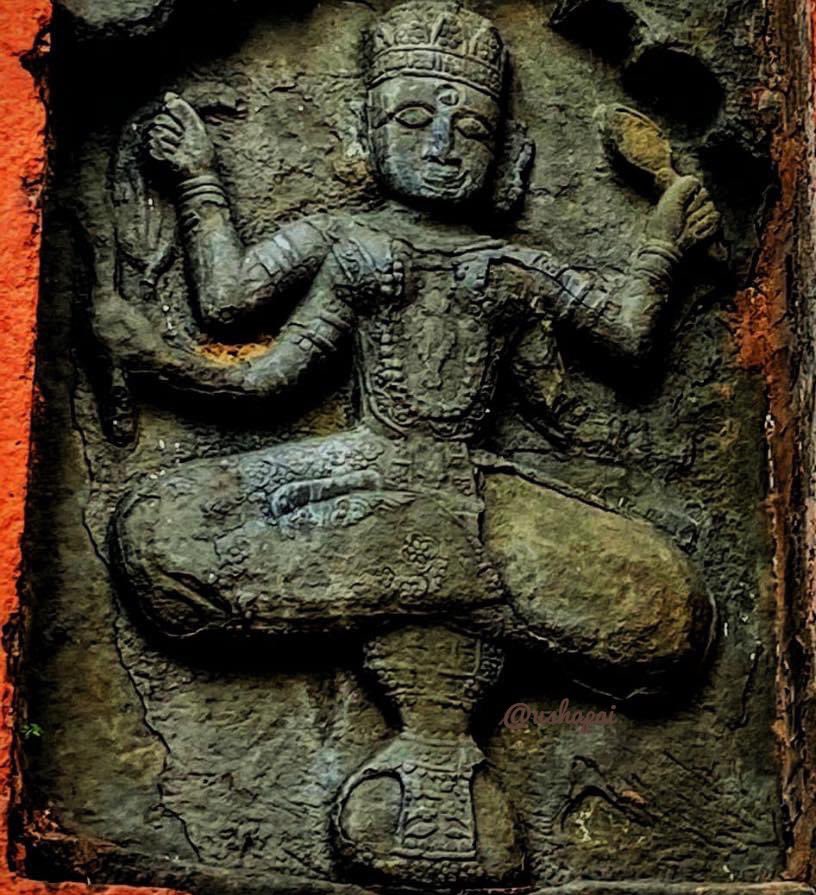 Ushapai19's tweet photo. DegulaDarshana:482
#DeviDol #Sibsagar  #Assam 
Ahoms are one of the longest ruling dynasties of India.Unfortunately we never learnt about them in our history books.They built many tanks and temples (Dol) The deity here is worshipped in jalaroopa  @manipalblog @punarutthana 1/2 https://t.co/eNsCNWkrZm
