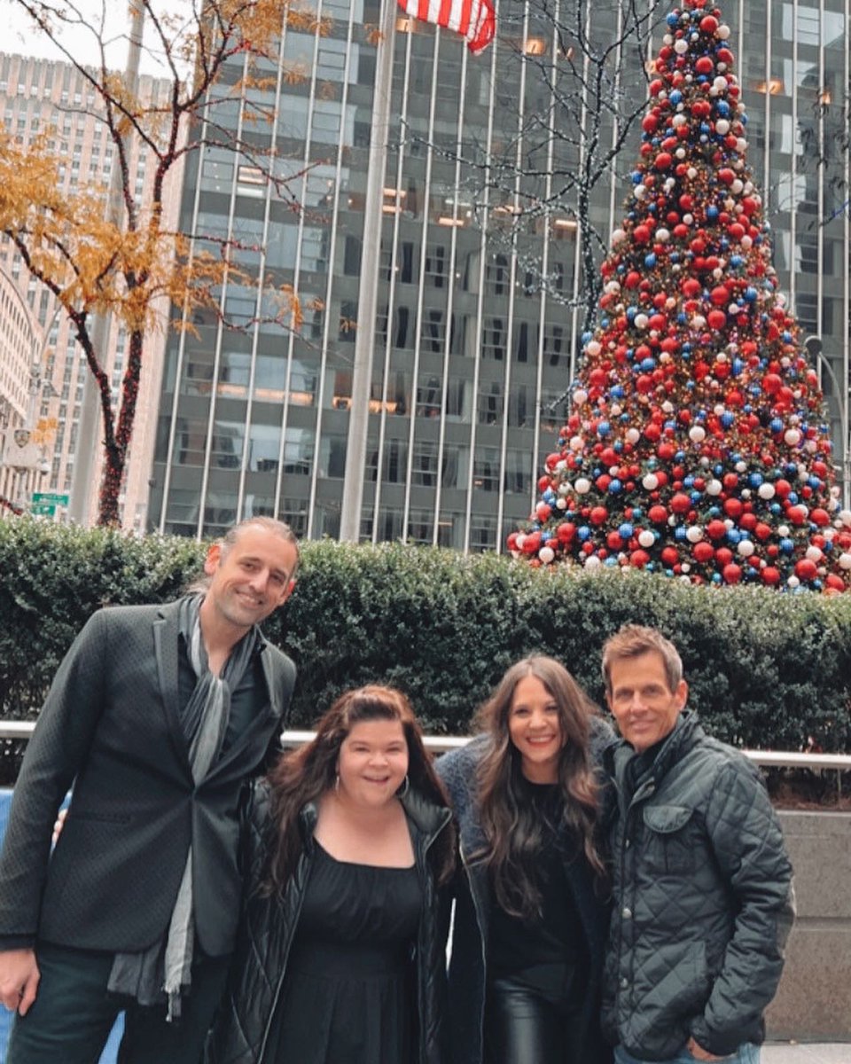 laurendamusic's tweet photo. Spent the morning at @foxandfriends w/ @RodandRoseMusic 🎄🙏🏼🎶 #maryhadalittlelamb #rodandrose #foxandfriends https://t.co/q0UZTSxvep