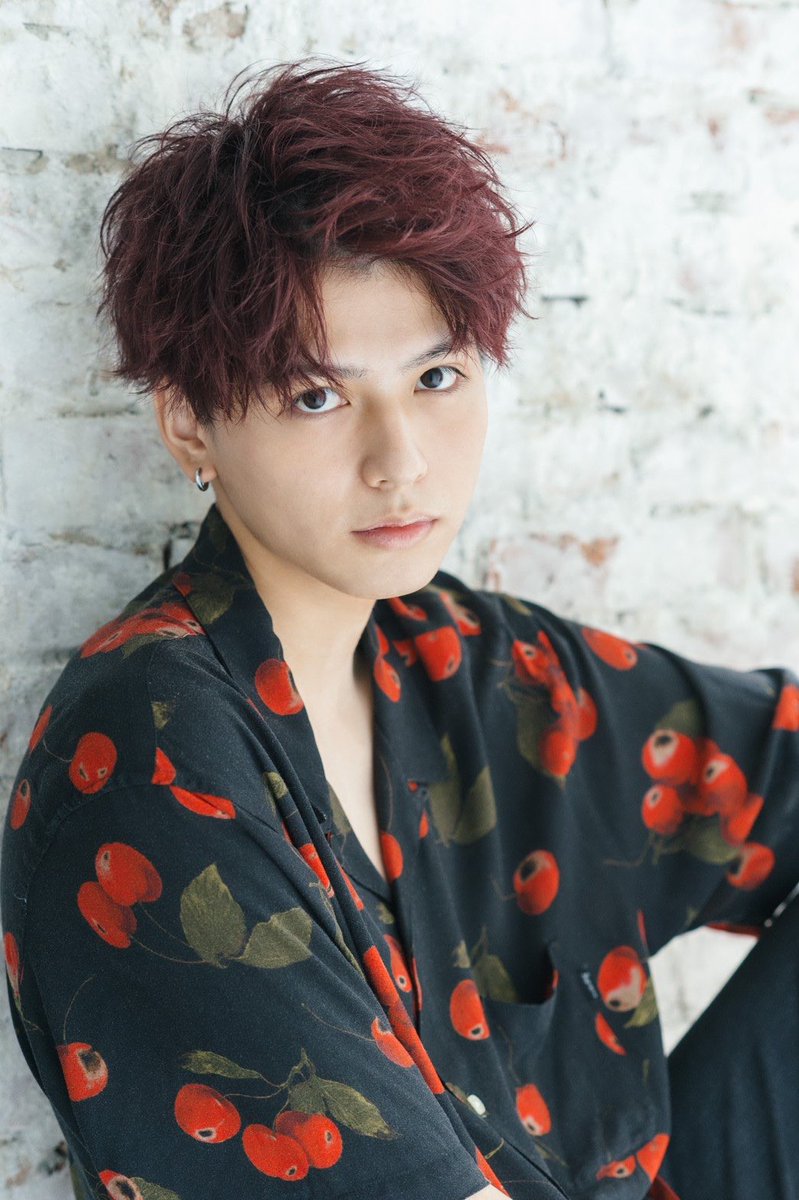 oota_japan86's tweet photo. ホットペッパービューティーアワード2022
日本最大級のヘアコンテストのTOP50に僕の作品が残りました。
この50作品の中から日本一が決まります。
作品はこの『アップバング』『赤髪』の作品になります。
ぜひ投票のご協力お願いいたします。

↓こちらから投票出来ます↓
https://t.co/AUoUlM1HCw https://t.co/cxMPjlQzc2