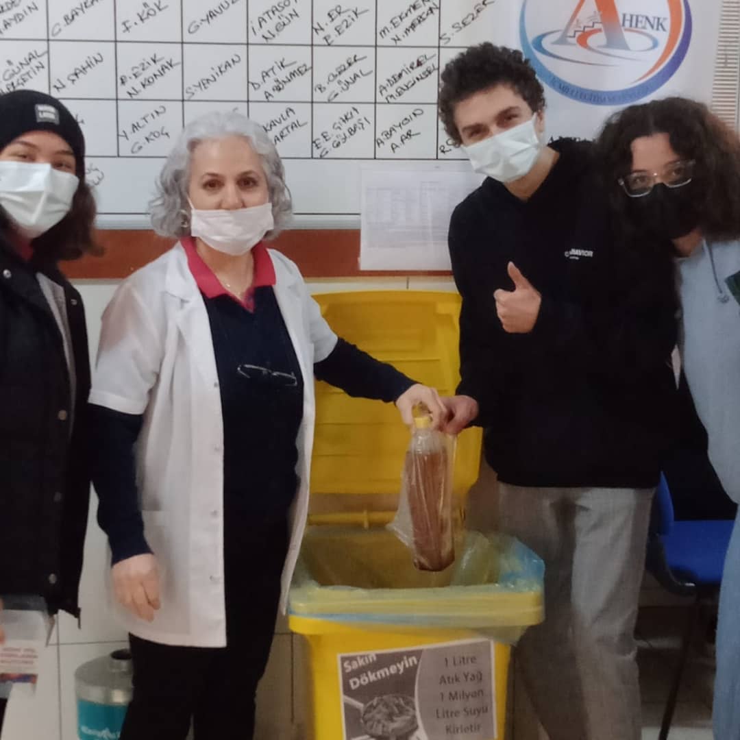 ♻️🌏#Ahenk Projesinde N.Şahin ve A.Korkmaz öğretmenlerimizin öncülüğünde  <a href="/konyaaltibld/">Konyaaltı Belediyesi</a> işbirliği ile öğrencilerimiz atık ürünleri geridönüşüme♻️ kazandırmak ve çevresel farkındalık yaratma amacıyla faaliyetlerine başladılar.🏁 <a href="/Antalya07_/">ANTALYA</a> <a href="/konyaaltimem/">Konyaaltı İlçe Milli Eğitim Müdürlüğü</a> <a href="/AntalyaAhenk/">AHENK</a>