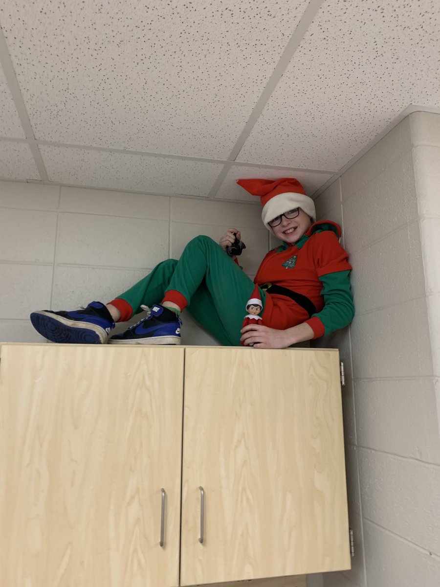 GenaGenaShields's tweet photo. Meet Kevin, our life size elf! He made a visit this morning and our class was so surprised! #pjdayfun ⁦@summitbees⁩ ⁦@AmandaTav24⁩ https://t.co/YCEdn8SUdg