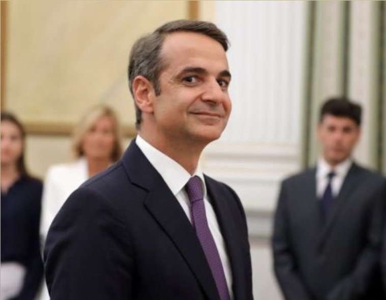 mirka_mirka_'s tweet photo. Έδιωξαν 7000 γιατρούς και νοσηλευτές μέσα στην πανδημία με πρόσχημα το εμβόλιο και προσλαμβάνουν 4000 παπάδες https://t.co/08z1wBQILP